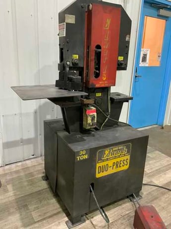 Edwards #Duo-Press, 30 ton, 5-1/2" throat, 3" stroke, 3" x 3" notcher, 3 HP - Image 1