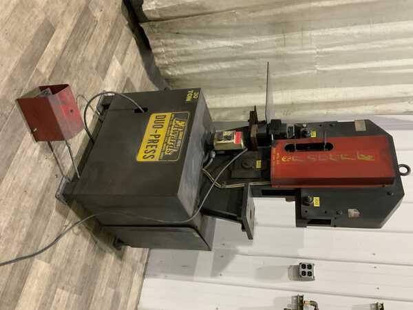 Edwards #Duo-Press, 30 ton, 5-1/2" throat, 3" stroke, 3" x 3" notcher, 3 HP - Image 2