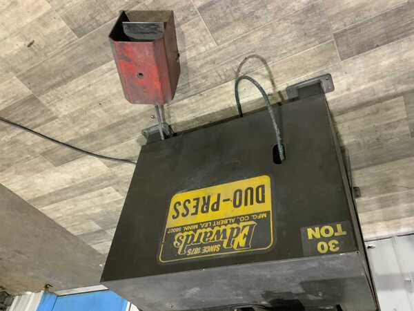 Edwards #Duo-Press, 30 ton, 5-1/2" throat, 3" stroke, 3" x 3" notcher, 3 HP - Image 9