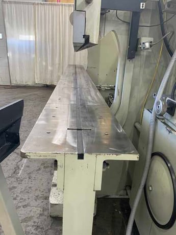 175 Ton, Accurpress #717512/16, hydraulic press brake, 16' overall, 126" between housing, 8" stroke, 10" - Image 4
