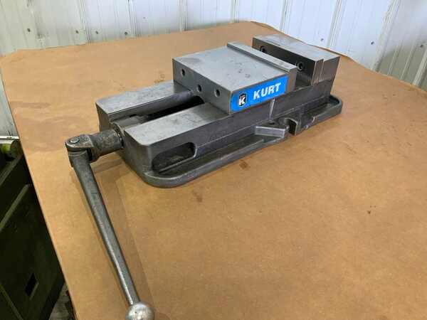 Kurt #D80, precision machine vise, 10" jaw opening, 7-1/2" jaw width, 2" jaw height - Image 3