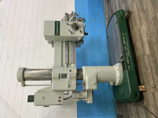 4' -11" American, radial arm drill, 57" x 35" base, power elevation, 5 HP - Image 2