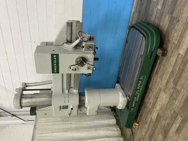4' -11" American, radial arm drill, 57" x 35" base, power elevation, 5 HP - Image 10