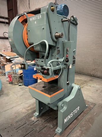 32 Ton, Minster #4, flywheel gap, 3" stroke, 9.5" Shut Height, 24" x 15" bed, 100 SPM - Image 1