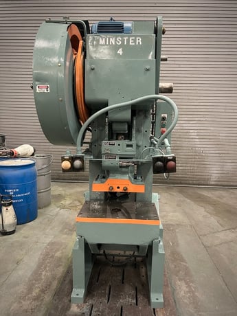 32 Ton, Minster #4, flywheel gap, 3" stroke, 9.5" Shut Height, 24" x 15" bed, 100 SPM - Image 2
