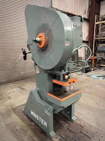 32 Ton, Minster #4, flywheel gap, 3" stroke, 9.5" Shut Height, 24" x 15" bed, 100 SPM - Image 3
