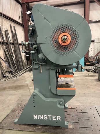32 Ton, Minster #4, flywheel gap, 3" stroke, 9.5" Shut Height, 24" x 15" bed, 100 SPM - Image 4