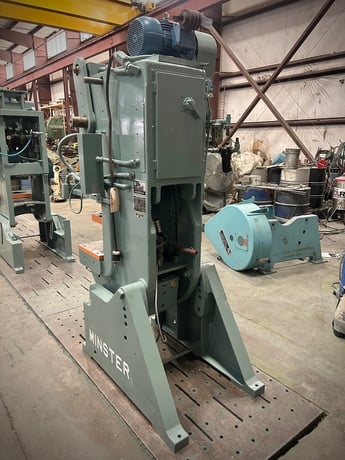 32 Ton, Minster #4, flywheel gap, 3" stroke, 9.5" Shut Height, 24" x 15" bed, 100 SPM - Image 5