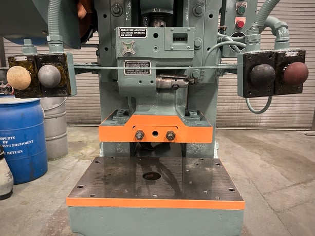 32 Ton, Minster #4, flywheel gap, 3" stroke, 9.5" Shut Height, 24" x 15" bed, 100 SPM - Image 6