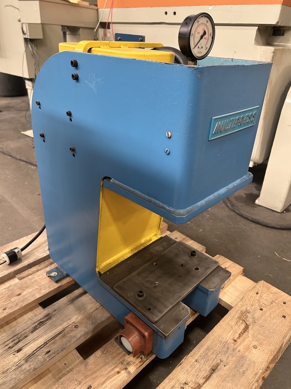 1 Ton, Multipress #WUA-1TR, Gap Frame Hydraulic Press, 3" stroke, 7" daylight, 1" ram, 5" throat, 10" x 8.5" - Image 2