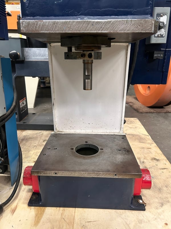 2 Ton, Multipress #A, Gap Frame Hydraulic Press, 3" stroke, 10" daylight, 1" ram, 4.75" throat, 11" x 9" bed - Image 6