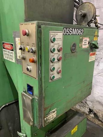 24" x 48" Goff #2460S, vertical shot blast machine, (2) 12" blast wheels, elevator, 1992 - Image 4