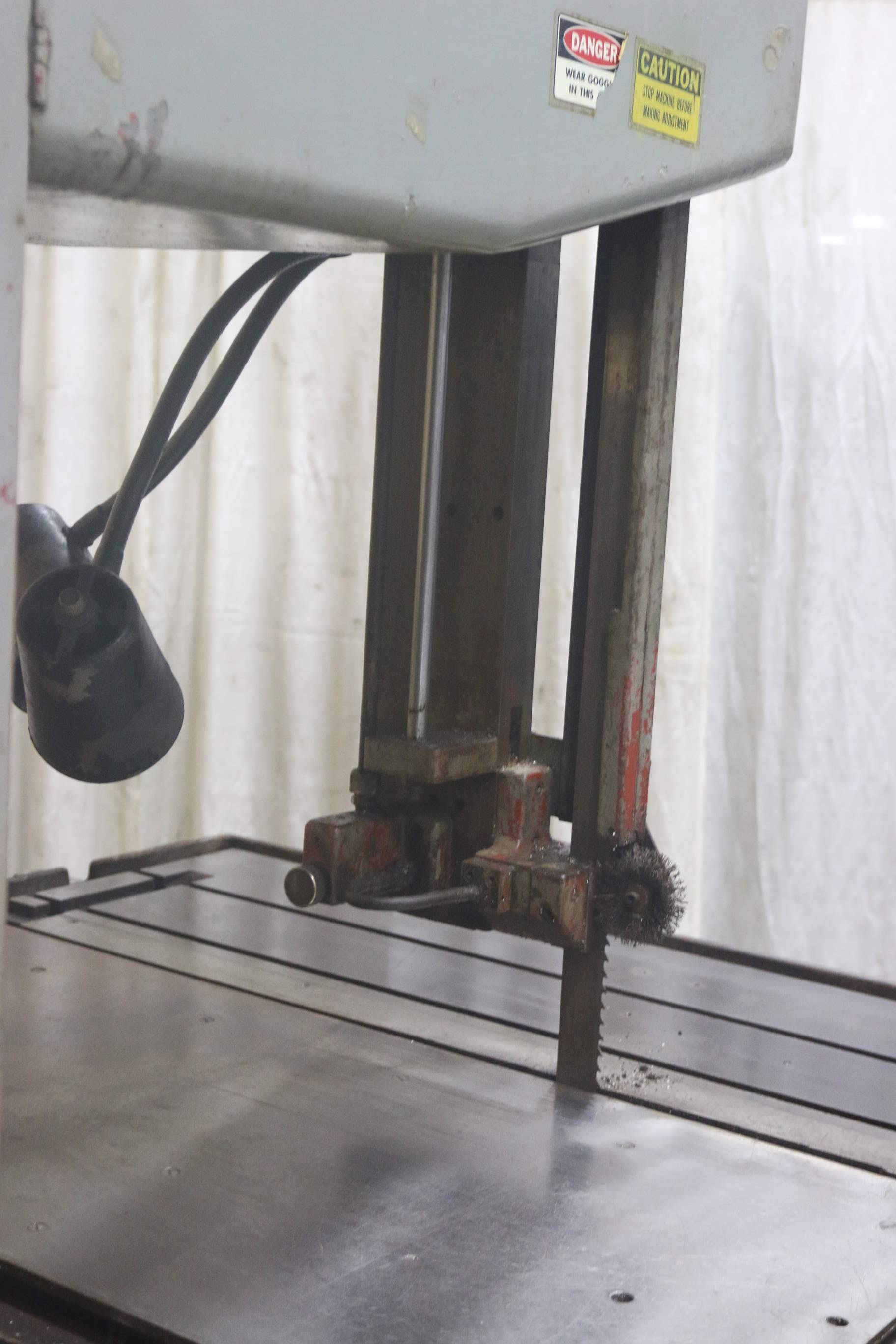 25-3/4" x 20" DoAll #2620-4, band mill saw, 40" x 40" T-slotted table, 1-1/2" blade, coolant, 7.5 HP - Image 10
