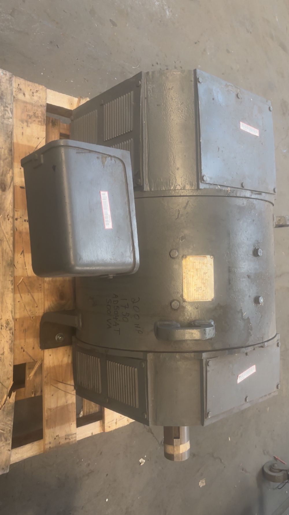 200 HP 1750/1900 RPM General Elecric, Frame AD504AT, DPFG, 1.0 service factor, 500 VA, F3 - Image 1