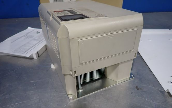 Yaskawa, CIMR-G7U2015, AC Drive, 3 Phase, 25 kVA, 200-240 V Input, 0-240 V Output - Image 4