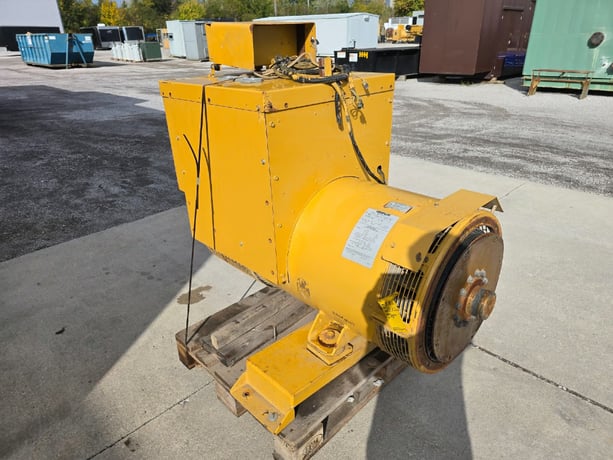 320 KW, 1800 RPM, Caterpillar #SR4B, Prime Rated Generator End, 12 lead, 480 Volts, 481 amps, 3PH, 1964 - Image 1