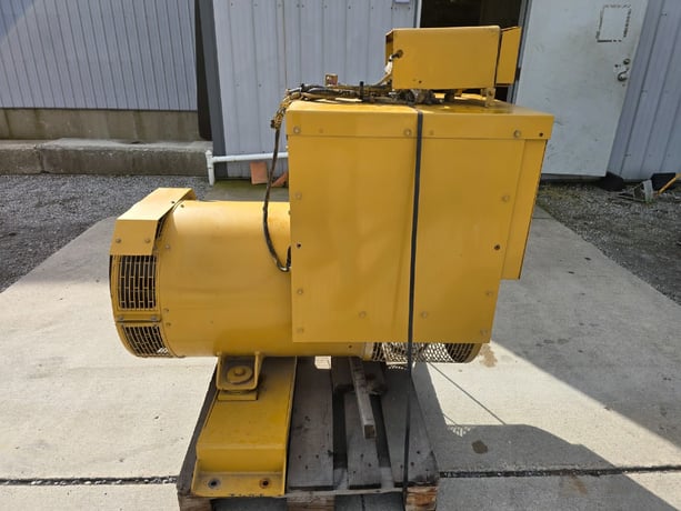 320 KW, 1800 RPM, Caterpillar #SR4B, Prime Rated Generator End, 12 lead, 480 Volts, 481 amps, 3PH, 1964 - Image 2