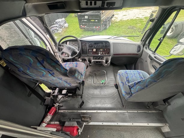 Freightliner #M2-106, Commercial Shuttle Bus, 30 passenger, 265557 mi, 2009 - Image 2