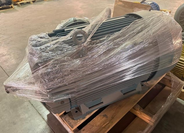 300 HP 1800 RPM Baldor-Reliance, Frame 449T, TEFC, 575 Volts, New surplus - Image 2