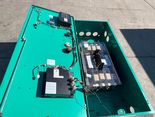 800 Amp. Onan, Cummins #OTD-3383515, automatic transfer switch, Nema 1, 480 Volts, 1999 - Image 9