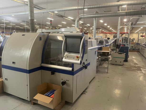 Kolbus #KM412.B-PUR, perfect binder complete line, 21 station, Nordson glue, 2012 - Image 7