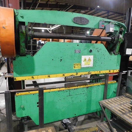 35 Ton, Chicago #335, mechanical press brake, 5' overall - Image 1