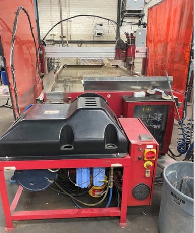 Maxiem #1530, CNC waterjet, 5' x 10', Omax PC based CNC Control, 30 HP, 50000 psi, 2013 - Image 4