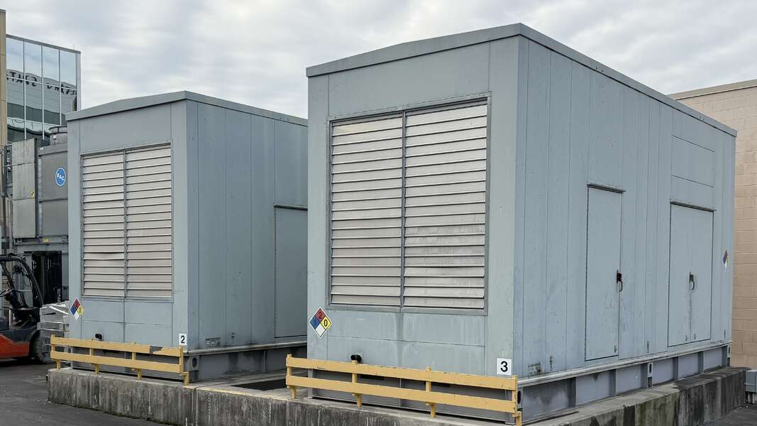 1500 KW Cummins #DQGAB, diesel generator set, 277/480 Volts, 230 hours, 2220 HP @ 1800 RPM, QSK50-G4 engine - Image 1