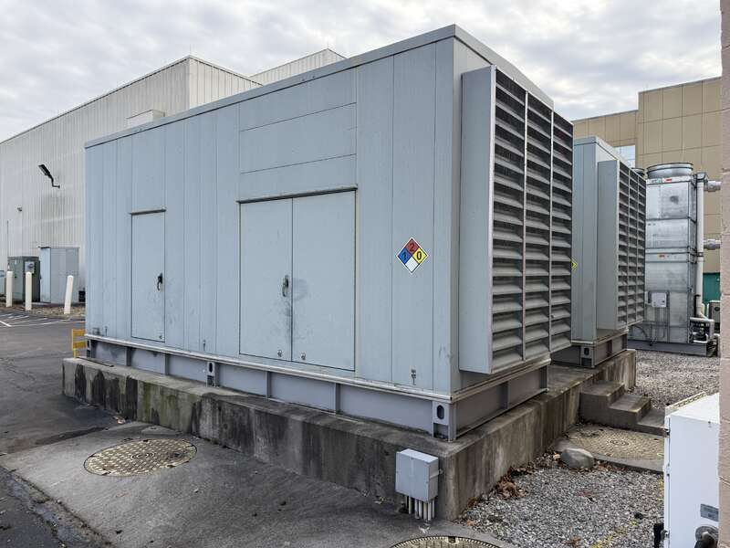 1500 KW Cummins #DQGAB, diesel generator set, 277/480 Volts, 230 hours, 2220 HP @ 1800 RPM, QSK50-G4 engine - Image 2