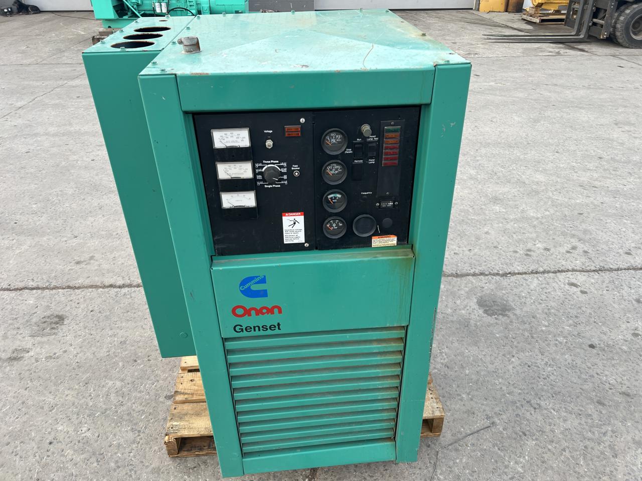 350 KW, Onan, Cummins #350DFCC-40176F, generator end with controller & breaker, 120/208 Volts, 649 hours, 1991 - Image 8