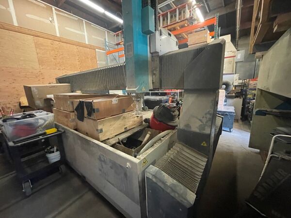 Flow #Mach-3-3020B, CNC waterjet, 100 HP, 94000 psi, CF900 hopper, 2018 - Image 2