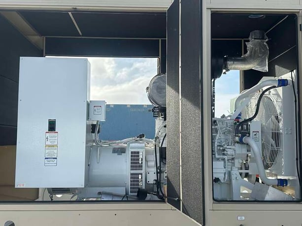 250 KW Blue Star Power Systems #JD250-02, diesel generator set, 120/208 Volts, 422 HP @ 1800 RPM, John Deere - Image 4