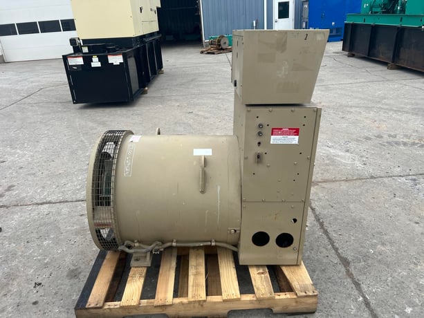 300 KW, Cummins 500FDR7018JJ, generator end with controller, 277/480 Volts, 1046 hours - Image 1