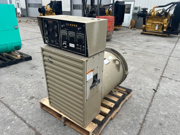300 KW, Cummins 500FDR7018JJ, generator end with controller, 277/480 Volts, 1046 hours - Image 9
