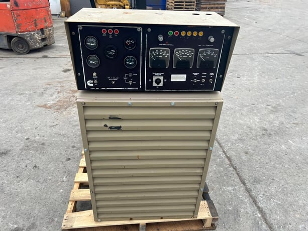 300 KW, Cummins 500FDR7018JJ, generator end with controller, 277/480 Volts, 1046 hours - Image 10