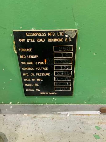 250 Ton, Accurpress #725012, hydraulic press brake, 12' overall, 126" between housing, 8" stroke, 10" throat - Image 4