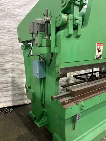250 Ton, Accurpress #725012, hydraulic press brake, 12' overall, 126" between housing, 8" stroke, 10" throat - Image 10
