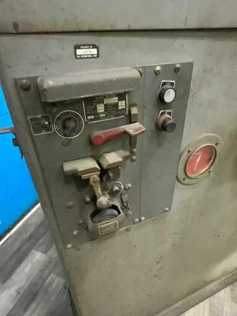 36" x 13" DoAll #3613-1, vertical saw, 26" x 26" table area, blade welder with grinder, 2 HP - Image 4