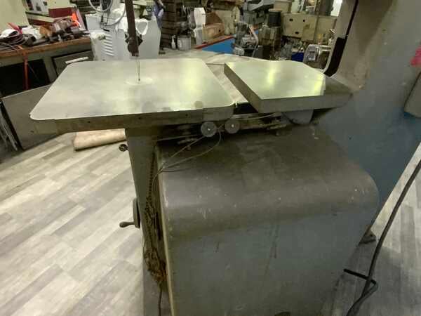 36" x 13" DoAll #3613-1, vertical saw, 26" x 26" table area, blade welder with grinder, 2 HP - Image 6