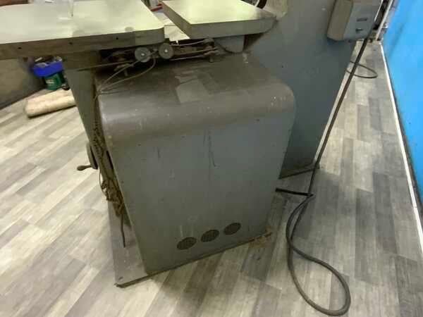 36" x 13" DoAll #3613-1, vertical saw, 26" x 26" table area, blade welder with grinder, 2 HP - Image 7