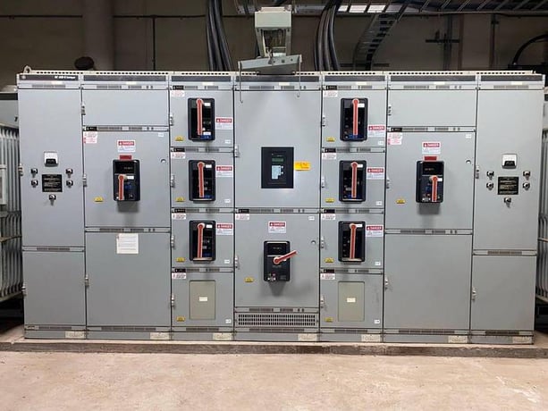 General Electric #AKD-8, 7-section switchgear section - Image 1