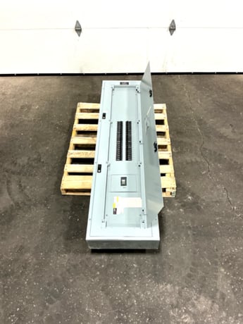 600 Amp. General Electric, AQF3426JBX Series II, panelboard, 4W, 120/208Y Volts, 3 phase - Image 1