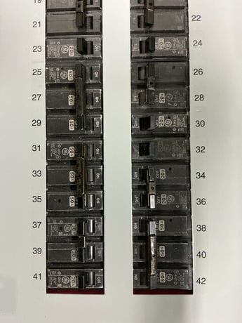 600 Amp. General Electric, AQF3426JBX Series II, panelboard, 4W, 120/208Y Volts, 3 phase - Image 5