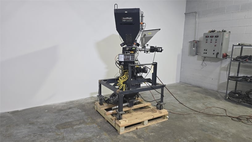 Maguire #WSB-220, 2 component gravimetric blender w/ additive feeder, 900-1000 lb/hr. - Image 2