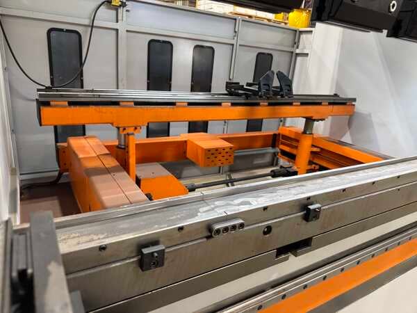 110 Ton, Ermaksan #Power-Bend-Falcon, CNC hydrauic press brake, 8.6'OA, 86.6" between housing, 10.8" stroke - Image 3