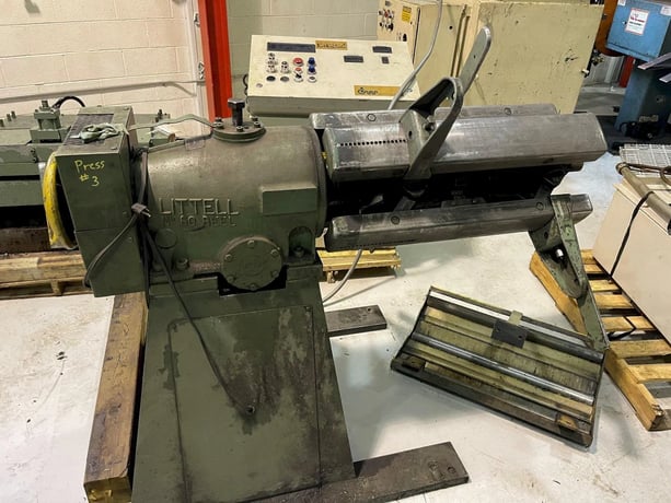 6000 lb. Littell #60-30, pull off coil reel, 30" width, 48" outside dimensions, 16"-20" expansion range - Image 2