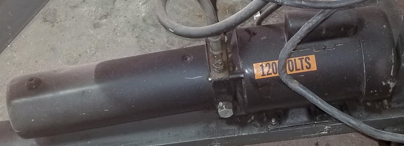 Hydraulic Bin Tipper, for 96 or 64 gallon bins, 2 HP motor, casters - Image 3