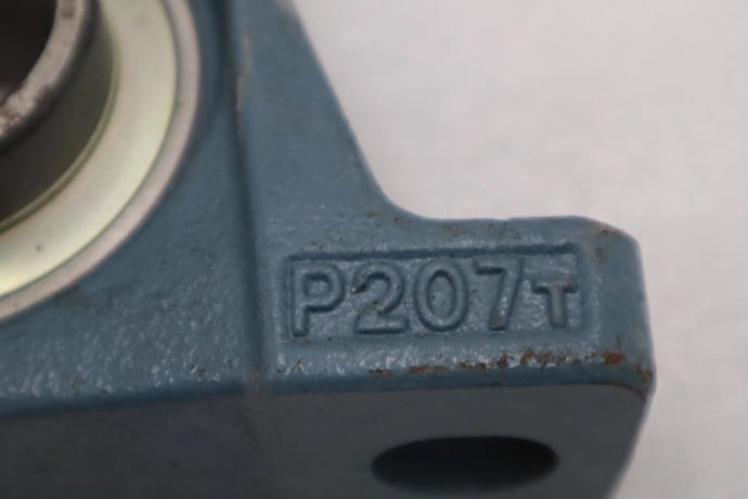 New open box ami pillow block bearing p207t stock h937a - Image 2