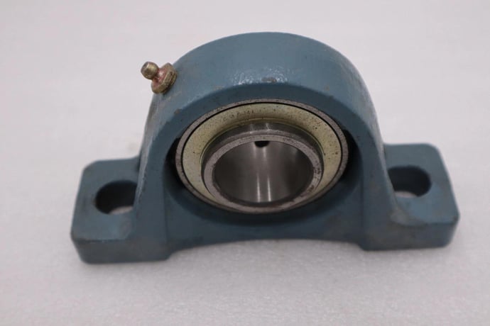 New open box ami pillow block bearing p207t stock h937a - Image 4