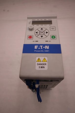 Eaton dm1-342d2nb-s20s vfd 480v 1hp powerxl stock 2893a - Image 1